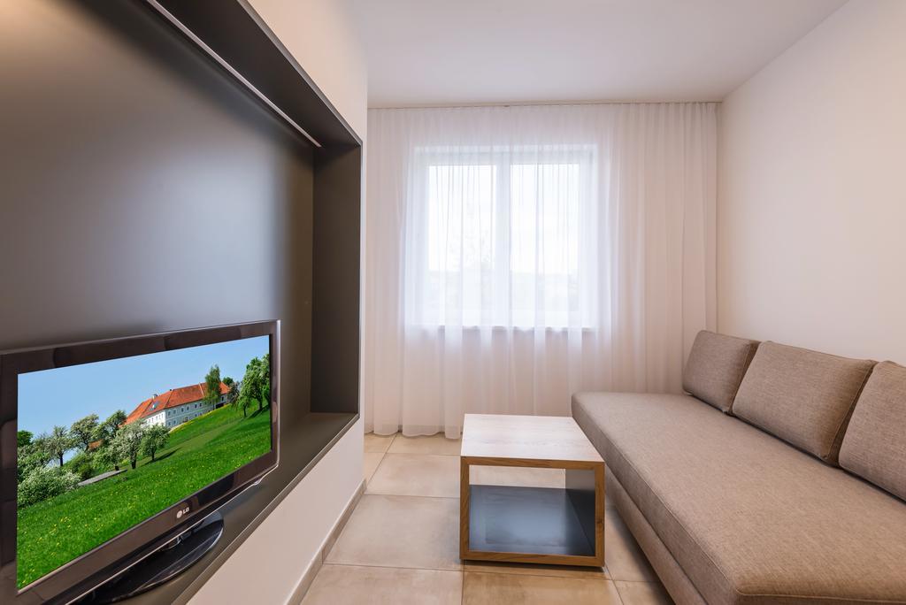 24/7 Zimmer Asten Buitenkant foto